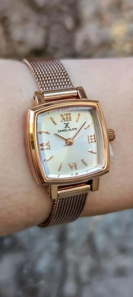 Daniel Klein DKE.1.10844 Hasır Kordon Romen Rakamlı Kare Kadran Kadın Kol Saati - Resim 4