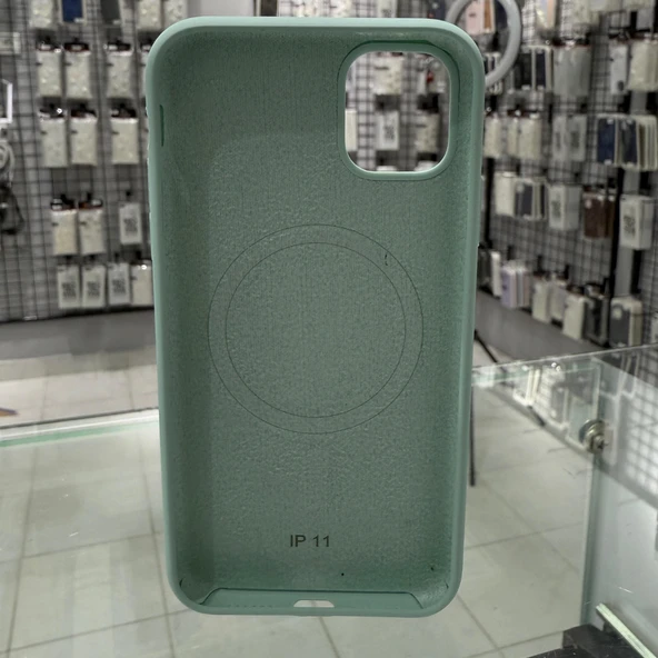 iPhone 11 MagSafe Yumuşak Silikon Kılıf – Lansman İçi Kadife Dokulu, Kablosuz Şarj Destekli Açık Yeşil - 2