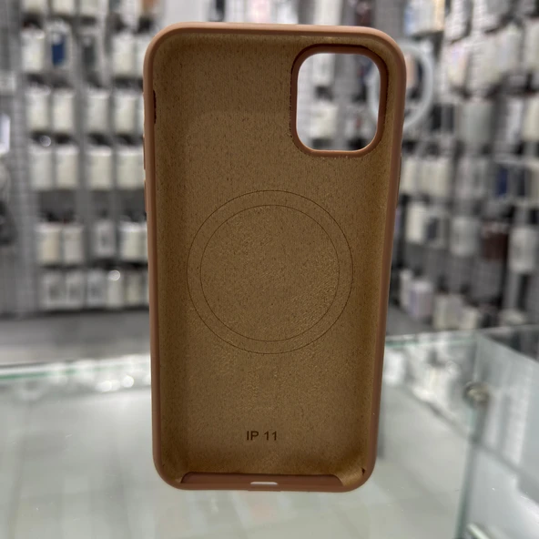 iPhone 11 MagSafe Yumuşak Silikon Kılıf – Lansman İçi Kadife Dokulu, Kablosuz Şarj Destekli Kahverengi - 2