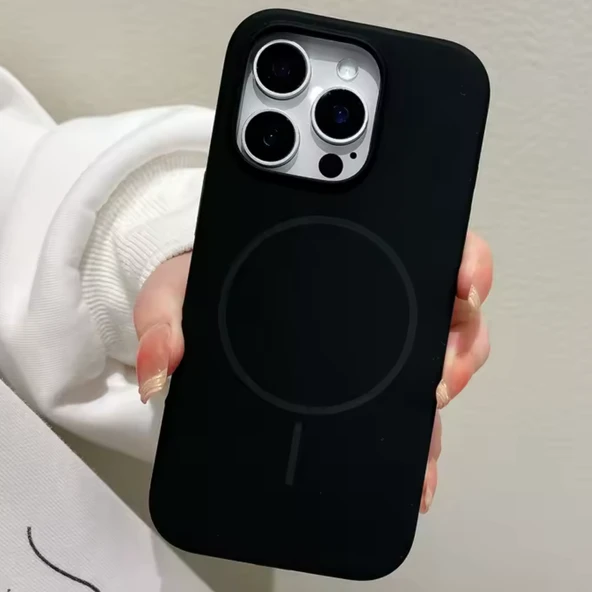 iPhone 15 Pro Max MagSafe Yumuşak Silikon Kılıf – Lansman İçi Kadife Dokulu, Kablosuz Şarj Destekli Siyah