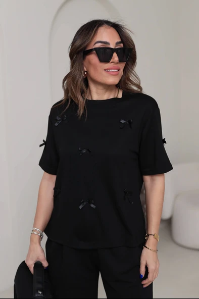 Fiyonklu Siyah T-Shirt