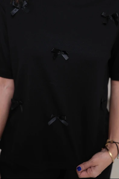 Fiyonklu Siyah T-Shirt - 3