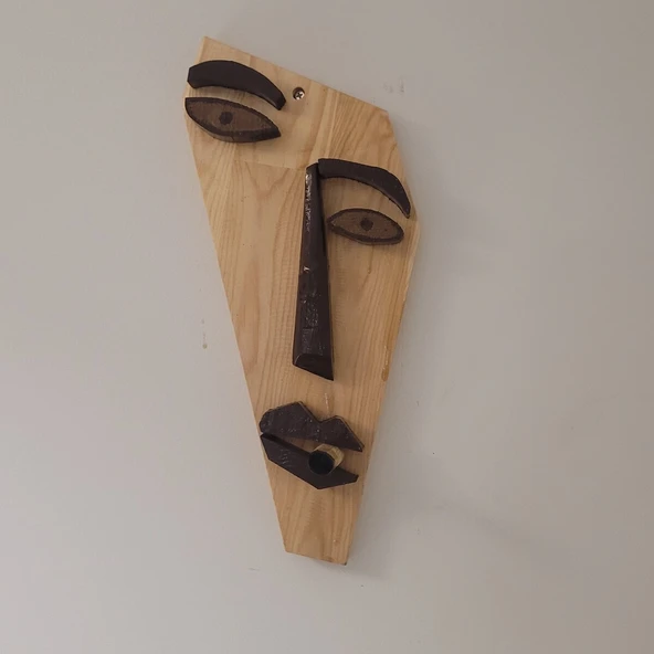 Dertli Tahta – El Yapımı Soyut Ahşap Yüz Dekoru (41x17 cm)
