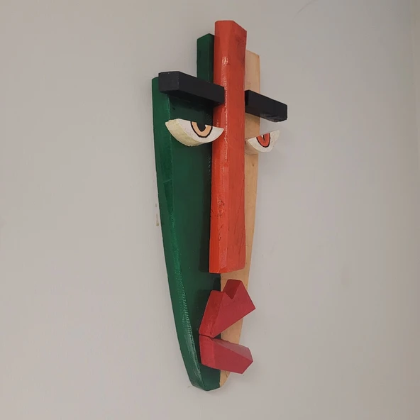 Dalgın Bir Tip – El Yapımı Renkli Soyut Ahşap Yüz Maskesi (41x18,5 cm) - 2