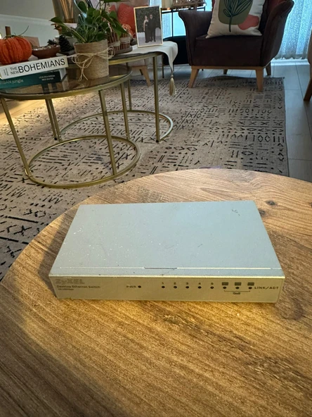 Zyxel ES-108A V3 8 Port 10/100 Mbps Switch 2.EL KULLANILMIŞ