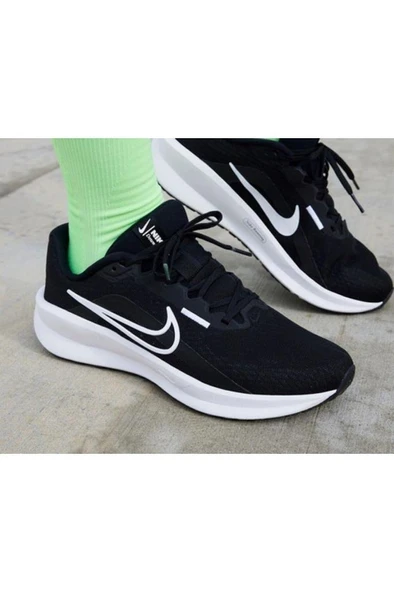 Nike W DOWNSHIFTER 13 FD6476 001 Unisex Yürüyüş ve Koşu Ayakkabısı Siyah Beyaz 35,5-40 - Resim 2