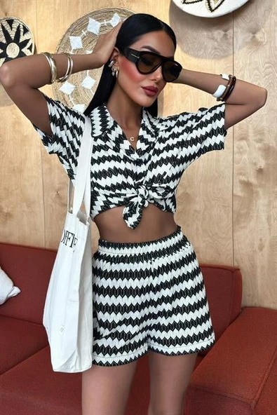 Zigzag Desenli ve Örme Detaylı Gömlek Yakalı Kadın Bluz Şortlu Takım (2 Parça ) Siyah-Beyaz