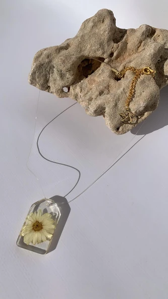 Kurutulmuş Sarı Papatya Kare Çerçeve Şekilli Melek Gold Aksesuarlı Misinalı Şeffaf Epoksi Kolye - 2