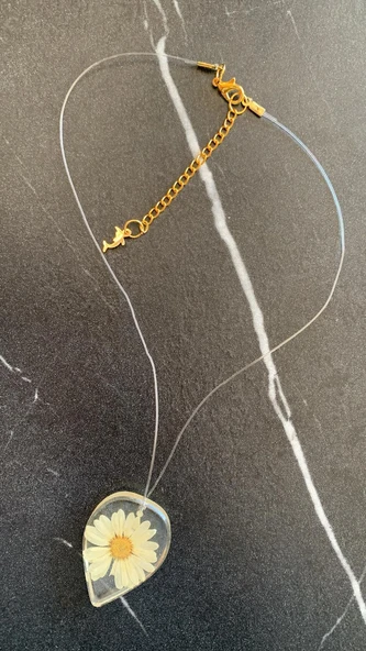 Şeffaf Renkli Kurutulmuş Sarı Papatya Damla Şekilli Yunuslu Gold Aksesuarlı Misinalı Epoksi Kolye - 4