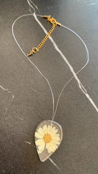 Şeffaf Renkli Kurutulmuş Sarı Papatya Damla Şekilli Yunuslu Gold Aksesuarlı Misinalı Epoksi Kolye - 7