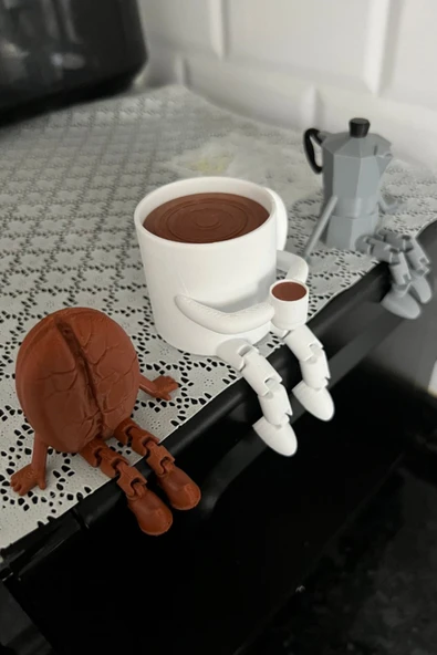 Kahve Temalı Biblo Seti 3 Adet – Moka Pot, Kahve Çekirdeği Ve Fincan Masaüstü Süs