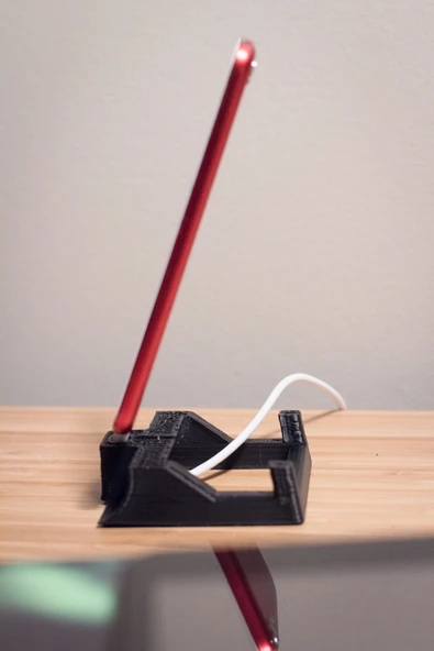 Sesi güçlendirmek için hoparlör kesitli ve kavisli tabanlı iPhone 5 veya iPad Mini Stand. (Plastik Aparattır!!!) - 5