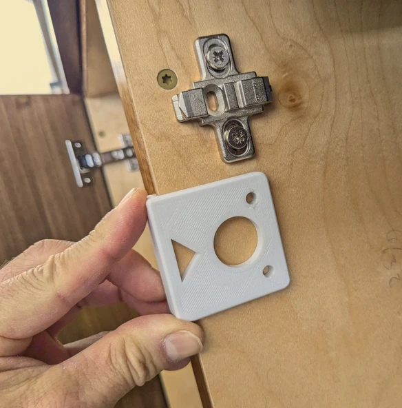 Byr Blum dolap montaj menteşe şablonu (Plastik Aparattır!!!) 3D