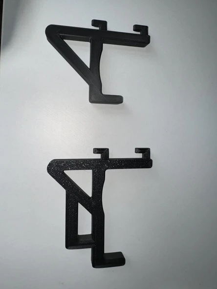 Skadis Gunhook daha uzun (Plastik Aparattır!!!)