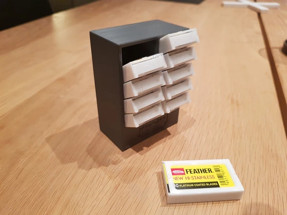 Tüy Çift Kenarlı Tıraş Bıçağı Saklama Alanı (Plastik Aparattır!!!)