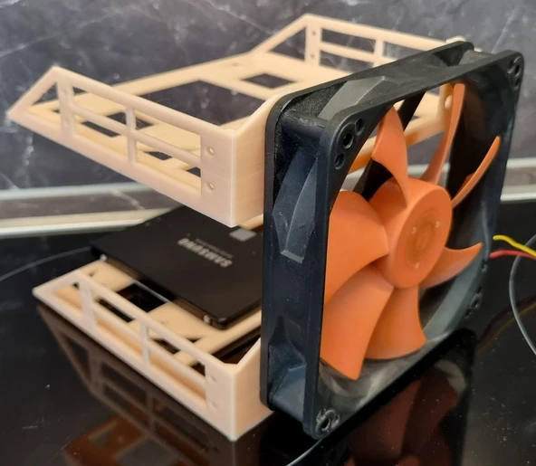 120mm fan ve HDD veya SSD için PC kasası 5,25" ek parça (Plastik Aparattır!!!)