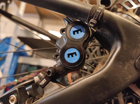 Byr Magura MT5 MT7 Kaliper Kapağı Logolu Dekoratif Yüzük (Plastik Aparattır!!!) 3D ürün görseli