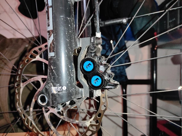 Byr Magura MT5 MT7 Kaliper Kapağı Logolu Dekoratif Yüzük (Plastik Aparattır!!!) 3D - Resim 3