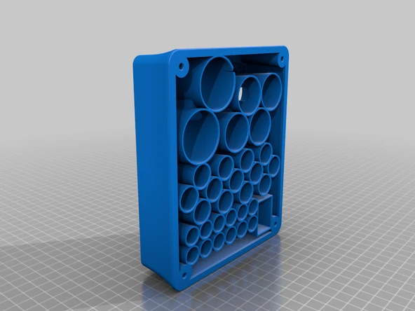 Tüm pillerinizi tek bir yerde tutun ve ışıklar sönmeden önce organize kalın. Bu, parmaklarınızın ucunda 32 pil ve 40 volt kullanışlı tutacaktır. (Plastik Aparattır!!!)
