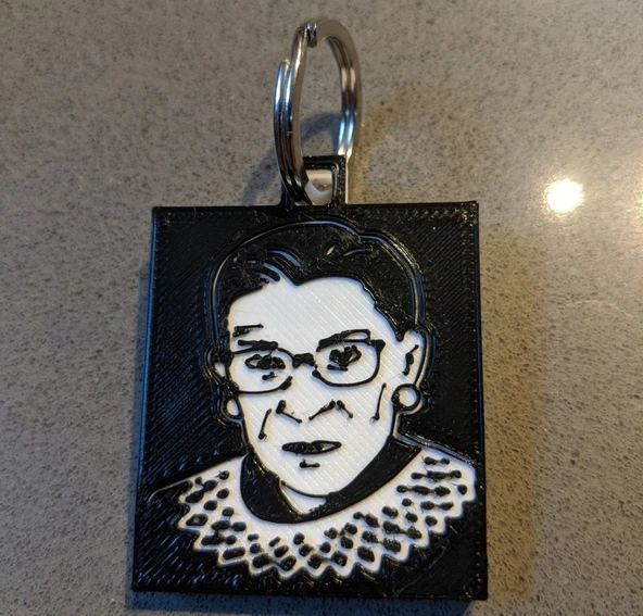 Ruth Bader Ginsburg anahtarlık (Plastik Aparattır!!!)