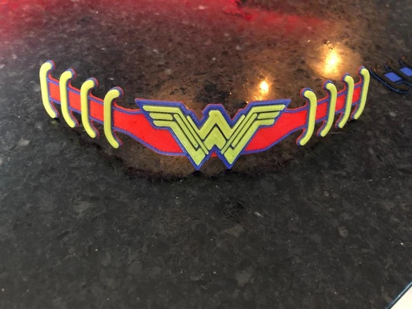 Byr Wonder Woman Kulak Koruyucu COVİD Cerrahi Maske Askısı (Plastik Aparattır!!!) 3D ürün görseli