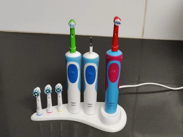 Oral-B Elektrikli Diş Fırçalığı (Plastik Aparattır!!!)