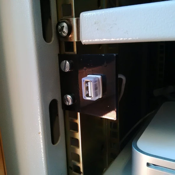 Rafa monte edilebilir USB fişi (Plastik Aparattır!!!)