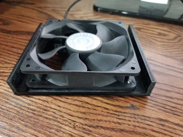 Sabit sürücüleri soğutmak için 5,25 "yuvadan 120MM'ye Fan adaptörü (Plastik Aparattır!!!)