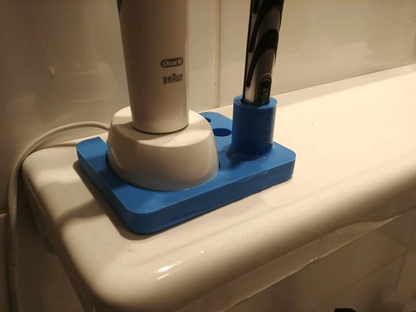 Oral B Diş Fırçalığı (Plastik Aparattır!!!)