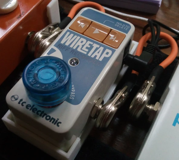 TC Elektronik Mini Pedal Tutucu (Plastik Aparattır!!!) - 4