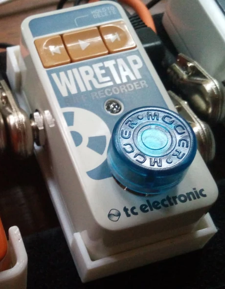 TC Elektronik Mini Pedal Tutucu (Plastik Aparattır!!!)