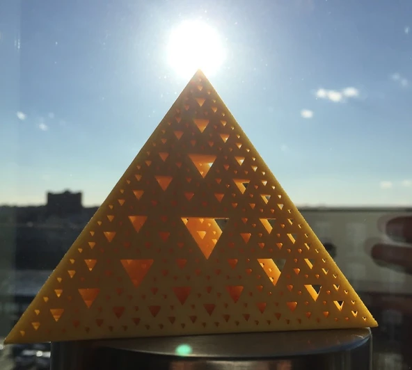 Altın Sierpinski Dörtyüzlü (Plastik Aparattır!!!)