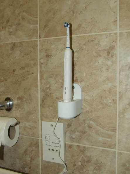 Byr Braun Diş Fırçası Şarj Cihazı Duvara Montaj Aparatı (Sadece Plastik Aparattır!!!) 3D - 3