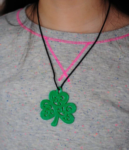 Byr Aziz Patrick Günü Yonca Kolye (Plastik Aparattır!!!) 3D ürün görseli