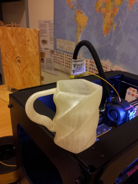 Byr Bükülmüş kahve kupası (Plastik Aparattır!!!) 3D