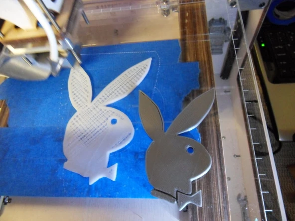 Playboy tavşanı (Plastik Aparattır!!!)