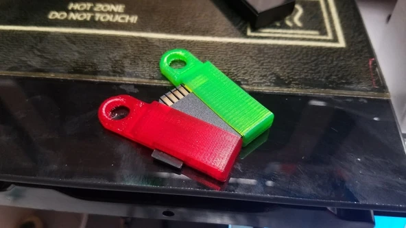 Mikro SD Kart Anahtarlık - Remiks (Plastik Aparattır!!!)
