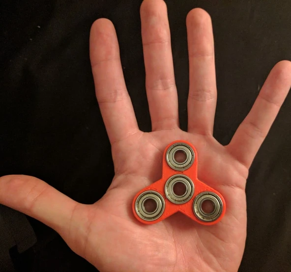 Çocuklar için tasarlanmış mini fidget spinner! (Plastik Aparattır!!!)