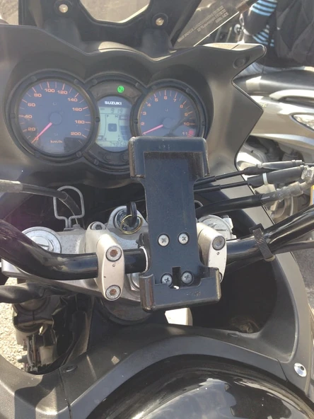 Motosiklet için iPhone tutacağı (Plastik Aparattır!!!)