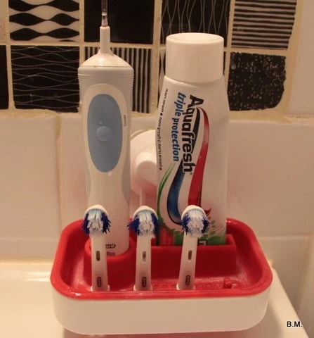 Oral-B Tutucu (IKEA STUGVIK Sabunluktan tutun) (Plastik Aparattır!!!)