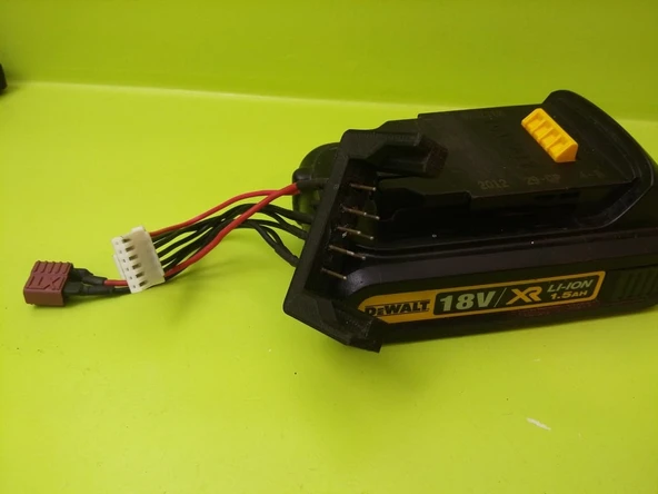 DeWalt XR şarj adaptörü (Plastik Aparattır!!!)