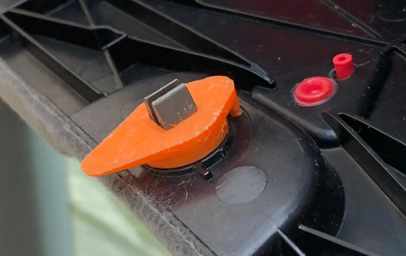 Byr AUDI A4 B6 Avant Uyarı Üçgen Kasa Kilidi T2985049 3D ürün görseli