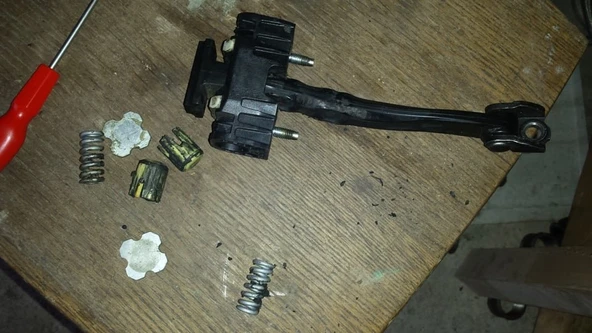 opel astra h kapak kapı stoperi (yedek parça) T2634879
