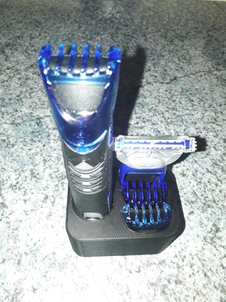 Başka bir Gillette Şekillendirici Tutucu T3812428