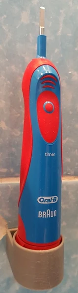 Çocuklar için elektrikli diş fırçası Oral-B duvar tutucusu T4328354 - 2