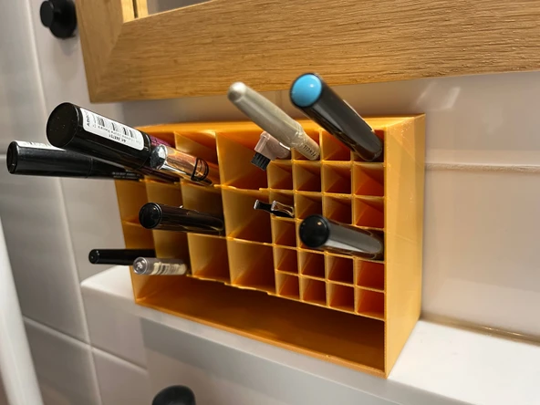 Byr Büyük ruj ve eyeliner tutucusu/Makyaj organizatörü T2804034 3D - 3