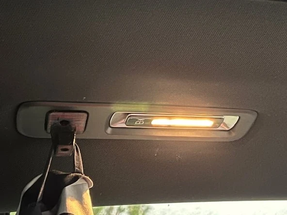 Byr Elbise askısı Bez kancası Mercedes EQE SUV T6810663 3D