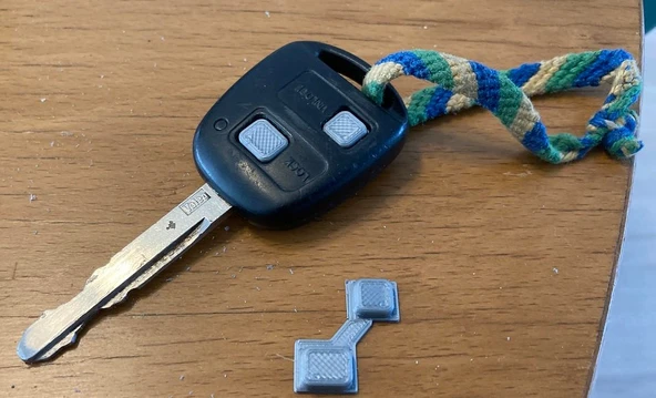 Uzaktan kumandalı Toyota anahtarı düğmeleri T4620782