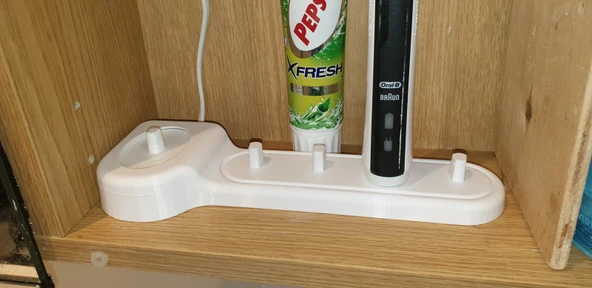 Oral-B Elektrikli Diş Fırçası Standı, Entegre Şarj Cihazı ile 4 konumlu T3505890