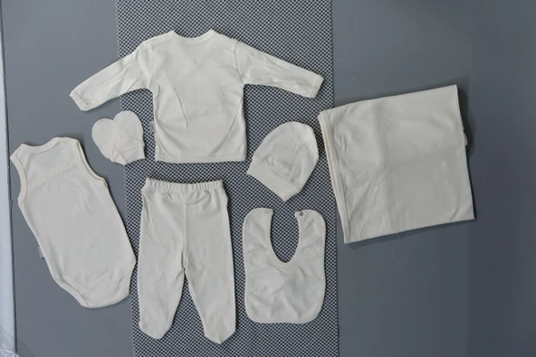 Leopar Desenli 7'li Kız Bebek Zıbın Takımı Krem - 2